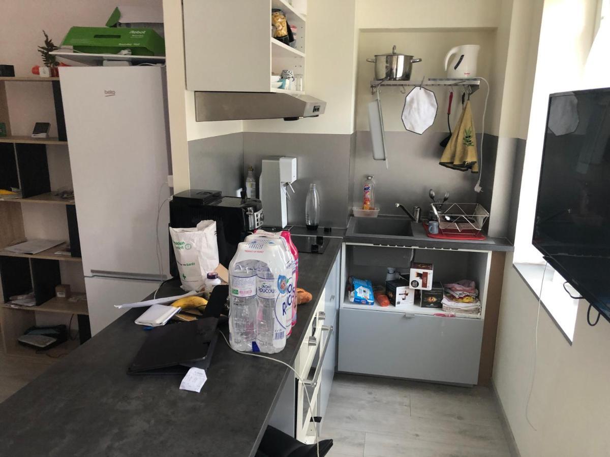 Appartement Lisieux Calme Tres Bien Equipe Buitenkant foto