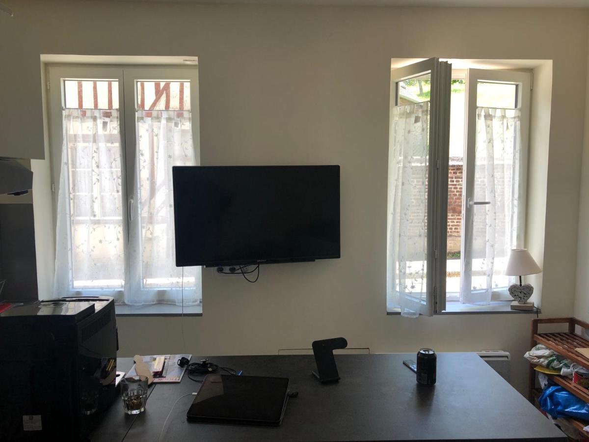 Appartement Lisieux Calme Tres Bien Equipe Buitenkant foto