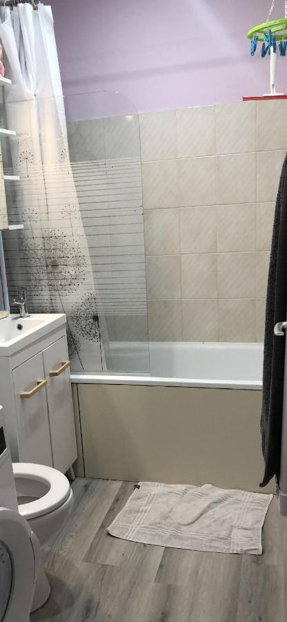 Appartement Lisieux Calme Tres Bien Equipe Buitenkant foto