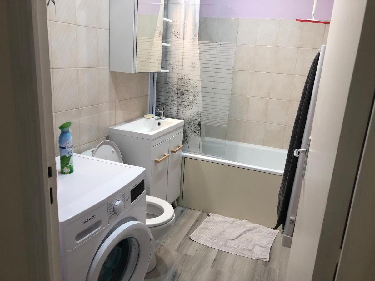 Appartement Lisieux Calme Tres Bien Equipe Buitenkant foto